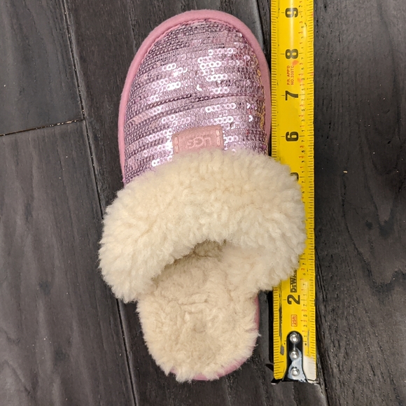 UGGs slippers, Girls, pre-loved, size 1 - Picture 5 of 5